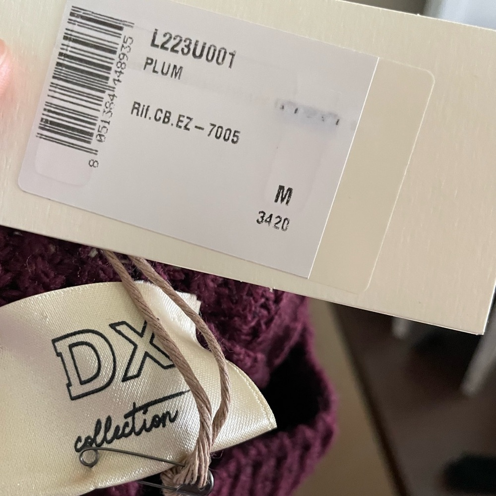 New! DX Collection Sweater - Picture 4 of 5